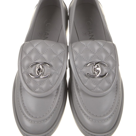 Chanel Leather Loafers
Grey
Interlocking CC Logo WORN TWICE - Picture 2 of 5